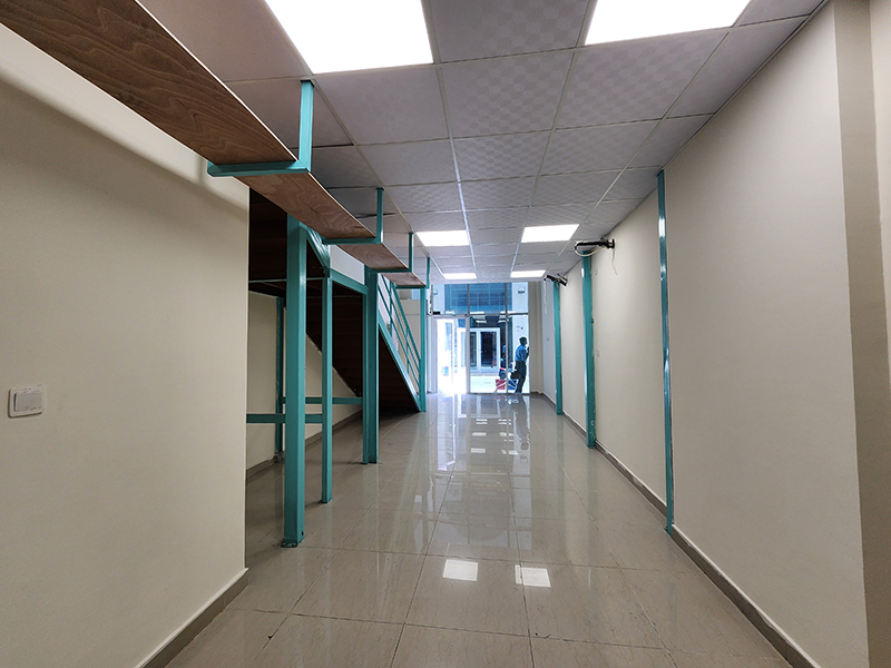 Commercial shop with mezzanine